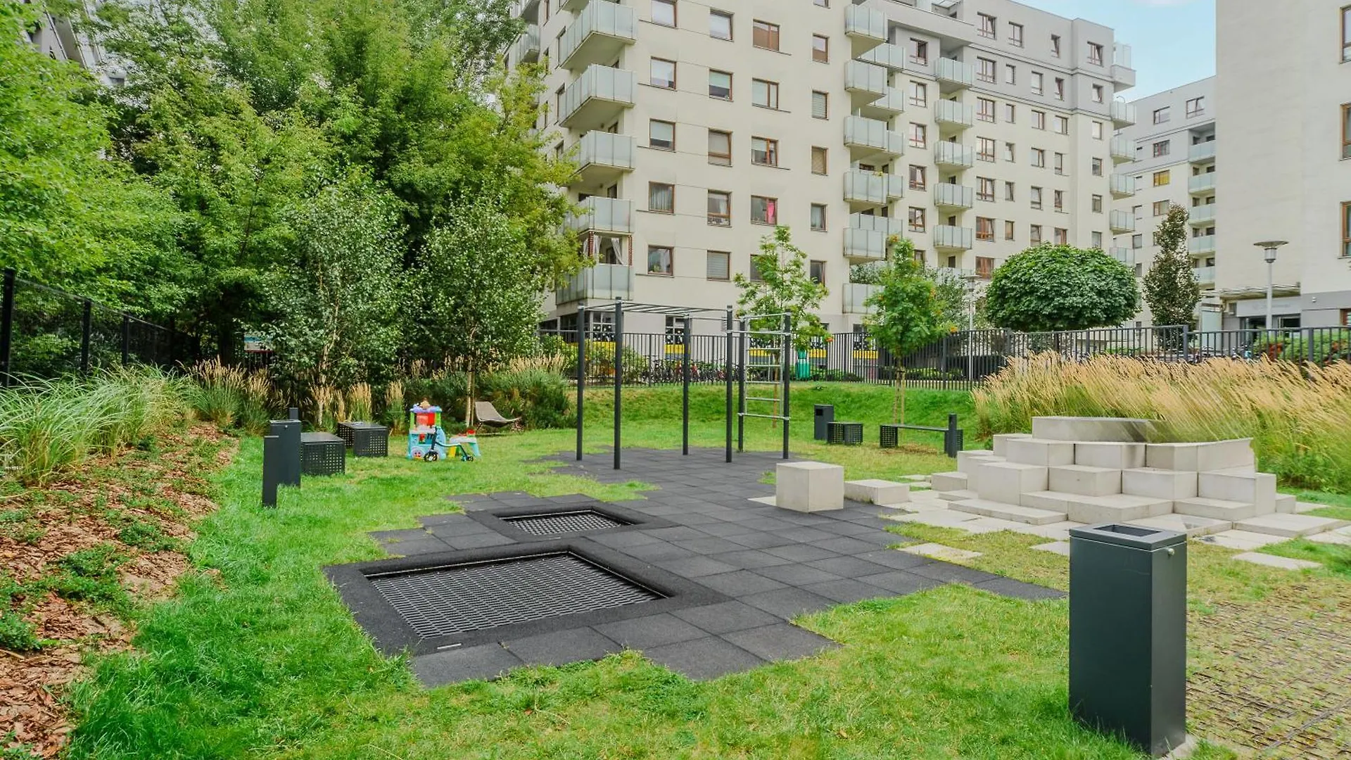 Premium Apartments In The Center Of Warsaw With Free Parking & Balcony Poland