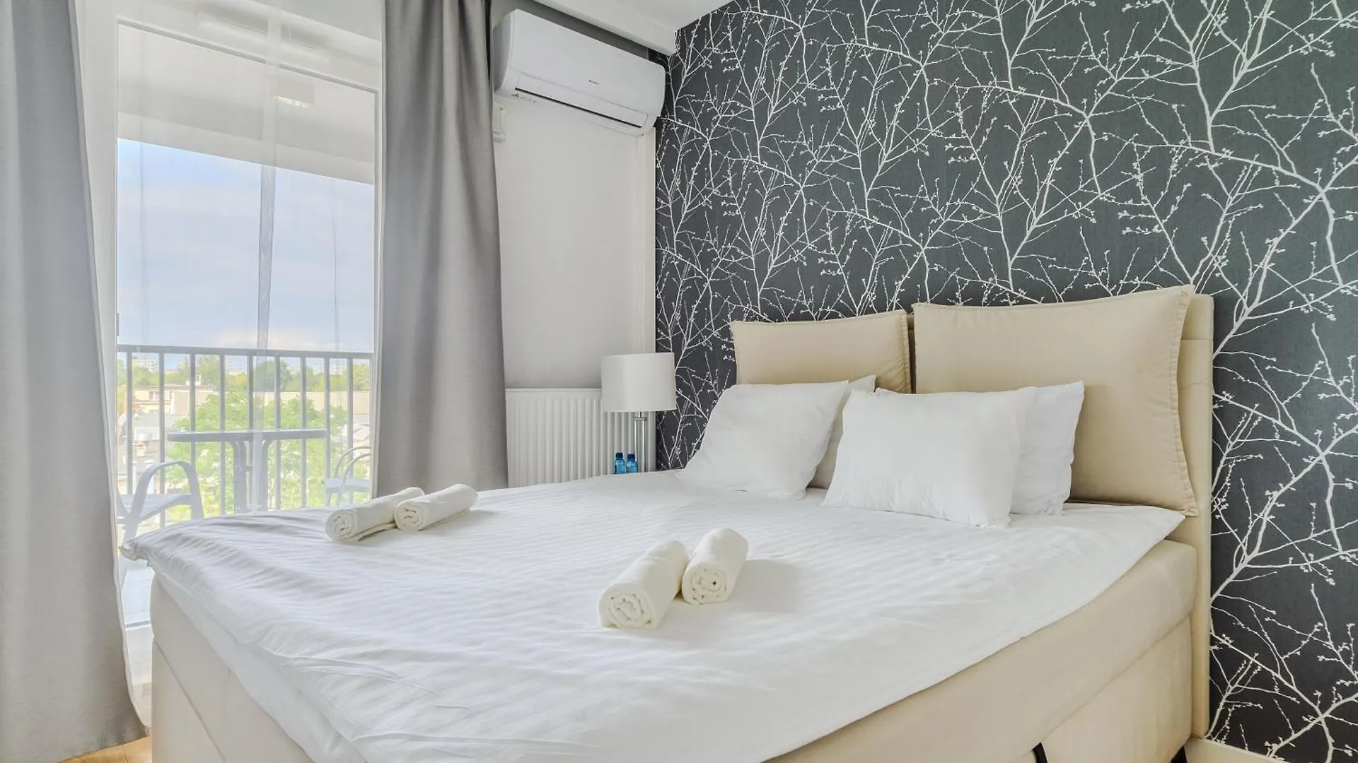 Premium Apartments In The Center Of Warsaw With Free Parking & Balcony