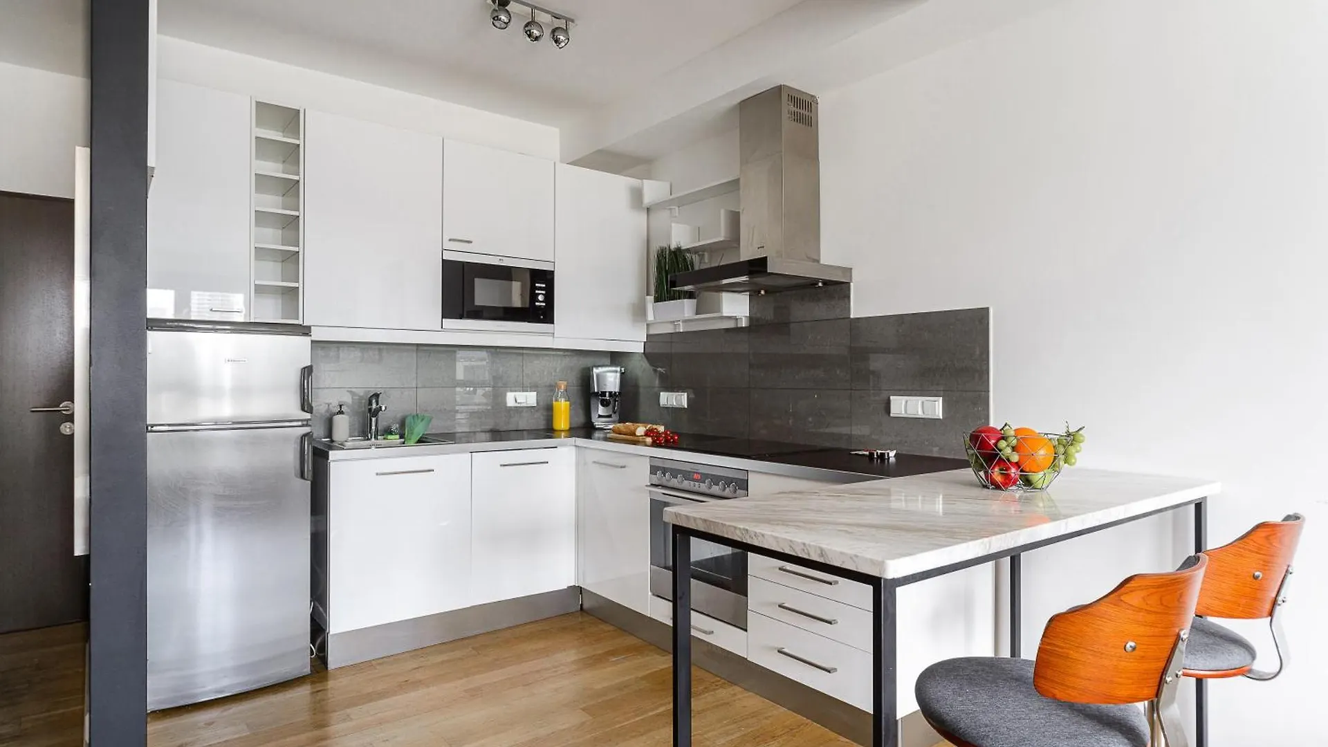 Premium Apartments In The Center Of Warsaw With Free Parking & Balcony
