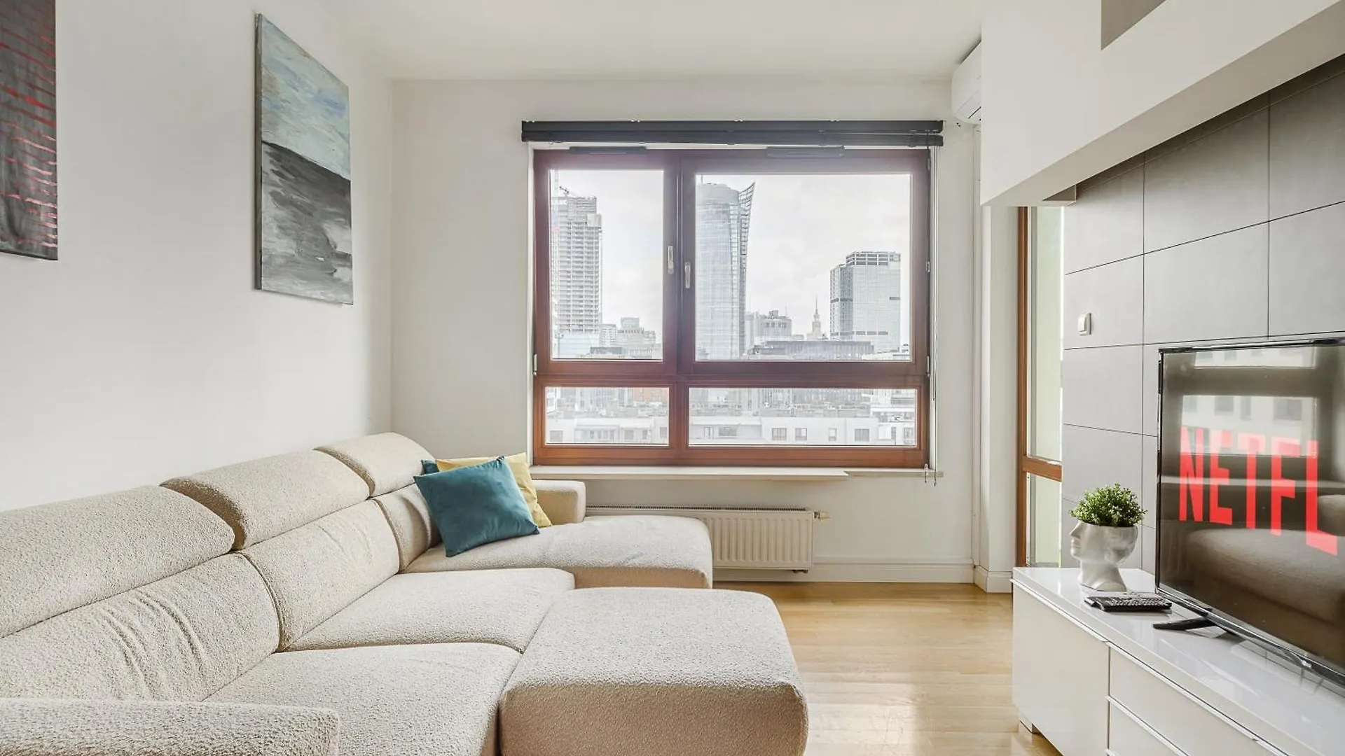 Premium Apartments In The Center Of Warsaw With Free Parking & Balcony
