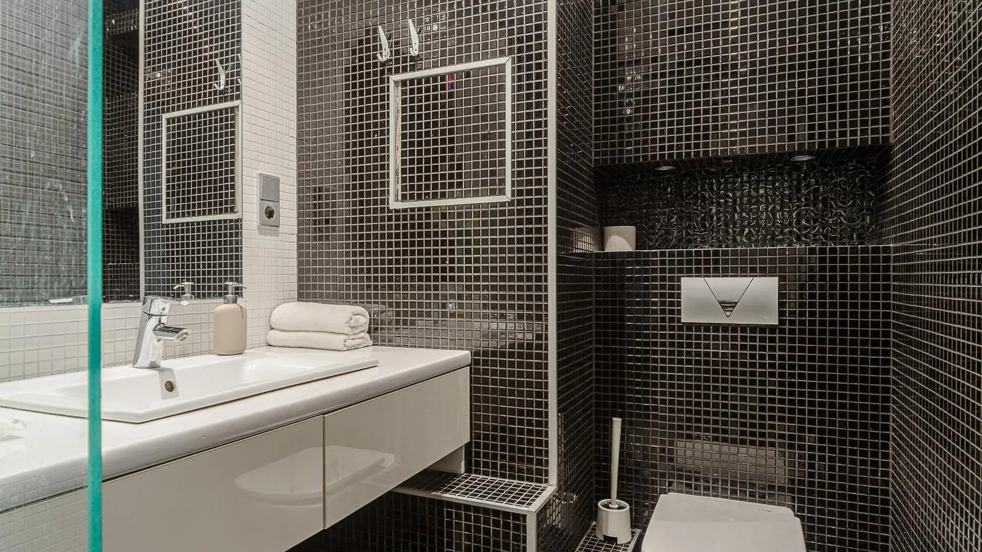 Premium Apartments In The Center Of Warsaw With Free Parking & Balcony Poland