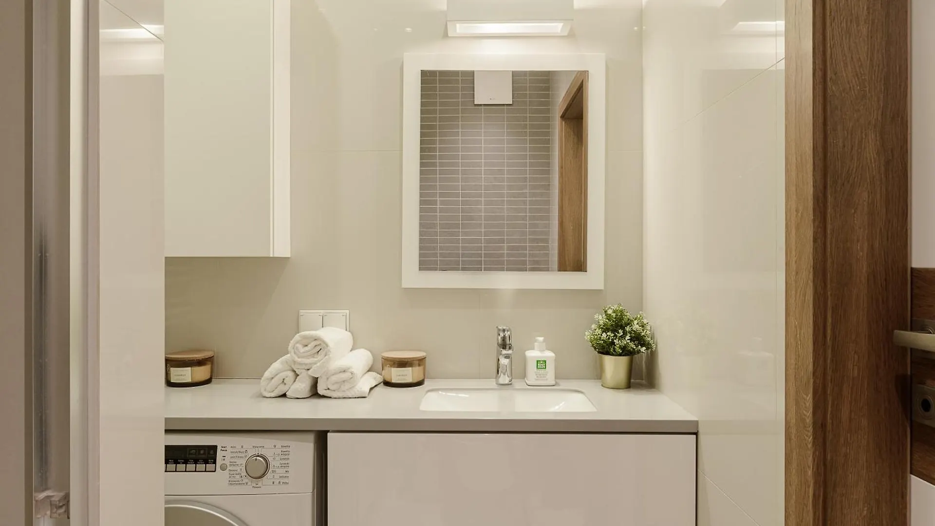 Premium Apartments In The Center Of Warsaw With Free Parking & Balcony